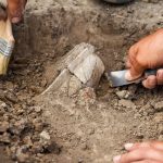 Porém, ao contrário da ideia de uma evolução linear de formas circulares para retangulares, os dados revelam uma grande variedade de estilos arquitetônicos coexistindo ao longo desse período. (Foto: Reprodução)