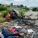 A colisão, seguida de explosão, resultou em 41 mortos e mais de uma dezena de feridos (Foto: Corpo de Bombeiros de Minas Gerais)