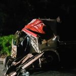 O veículo transportava uma carga de leite. (Foto: TV Globo)