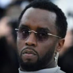 Sean “Diddy” Combs foi acusado de agressão íntima por uma mulher que alega que o produtor musical a pendurou em uma sacada de 17 andares, em setembro de 2016. (Foto: Divulgação)