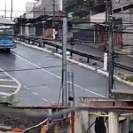 Uma casa na Zona Sul de São Paulo foi atingida por um ônibus desgovernado na tarde de terça-feira (10) e, cerca de uma hora depois, um caminhão derrapou no mesmo local. (Foto: Reprodução)