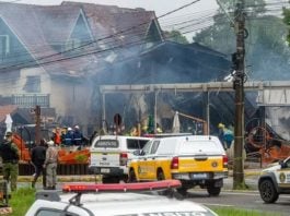 Conforme a Brigada Militar, o avião de pequeno porte havia decolado do aeroporto de Canela com destino a Jundiaí (SP), mas caiu em Gramado às 9h13. (Foto: TV Globo)