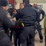 Um policial estava presente no local, mas, segundo a comissária de polícia de Nova York, Jessica Tisch, ele não sabia que Zapeta era o agressor e não conseguiu intervir a tempo (Foto: X)