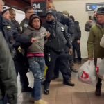 Sebastian Zapeta-Calil, um imigrante guatemalteco de 33 anos, foi acusado de assassinato e incêndio criminoso em primeiro grau após assassinar uma mulher em uma estação de metrô do Brooklyn, Nova York (Foto: X)