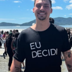 Jair Renan Bolsonaro, de 26 anos, foi batizado em uma praia de Balneário Camboriú (SC), cidade onde ele foi eleito vereador pelo Partido Liberal. (Foto: Instagram)