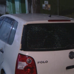 A Polícia Civil foi acionada e periciou o veículo ainda na porta da unidade hospitalar. (Foto: Reprodução/TV Globo)