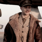 Guardiões do Céu: Earl Kirk, um jovem piloto sul-africano, se oferece como voluntário para a Força Aérea Real, sacrificando seu futuro e até mesmo sua vida em prol da guerra. (Foto: Divulgação)