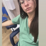 "Após a cirurgia, foi feita a biópsia e, felizmente, o resultado não apontou um tumor, mas, sim, uma infecção. O diagnóstico foi fechado como neurotoxoplasmose — uma doença grave que, se não tratada rapidamente, pode ser fatal. Felizmente, descobrimos a tempo.", revelou. (Foto: Reprodução/Instagram)