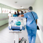 O pai dirigiu até o Hospital Estadual Getúlio Vargas, também na Penha, onde a criança acabou morrendo. (Foto: Divulgação/Unsplash)