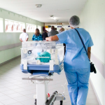 Após o resgate, o suspeito foi levado ao hospital para fazer uma avaliação de saúde. (Foto: Divulgação/Unsplash)