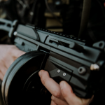 A revista Spiegel também relatou avistamentos semelhantes em locais pertencentes ao fabricante alemão de armas Rheinmetall e ao grupo químico BASF, acrescentando que não se sabe a origem desses drones. (Foto: Divulgação/Unsplash)