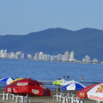 Um dos crimes teria sido cometido momentos antes da transmissão ao vivo, na praia da Enseada, em Guarujá. (Foto: Divulgação/Pixabay)