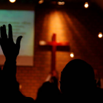 O Movimento Negro Evangélico afirma que a proibição da igreja restringe a “afirmação da identidade negra” e associa o penteado afro a “elementos negativos”. (Foto: Divulgação/Pexels)