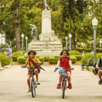 A charmosa cidade de Poços de Caldas, no Sul do estado, foi palco para vários cenários que reproduziam o bairro do Limoeiro, local onde moram Mônica, Magali, Cebolinha e Cascão no clássico universo dos quadrinhos da Turma da Mônica. (Foto: Divulgação)