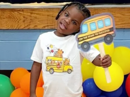 Mãe se desespera após menino de 4 anos ser, supostamente, deixado em ônibus escolar e depois entregue a um estranho. (Foto: Myeisha Marks)