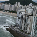 Além disso, durante a conversa, o grupo descreveu detalhes sobre os crimes cometidos. De acordo com o suspeito, o crime havia sido cometido momentos antes, na praia da Enseada, próximo ao aquário da cidade. (Foto: Divulgação/Pixabay)