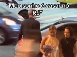 É natural que muitas coisas saiam do esperado no dia do casamento, mas imagina ter o buquê roubado? Por essa acho que ninguém espera. (Foto: Reprodução)