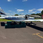 Policiais militares que estavam no helicóptero Águia interceptaram, nesta segunda-feira (16), uma aeronave de pequeno porte carregada com cerca de 400 tijolos de pasta base de cocaína no interior de São Paulo. (Foto: Divulgação/PM)