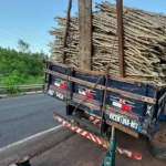 O homem fazia a manutenção da caminhonete no acostamento do Anel Rodoviária Fernando Lima de Vasconcelos, do lado ponte do Córrego Umbaracá, em Nova Andradina. (Foto: Reprodução/Jornal da Nova)