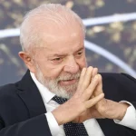 O cardiologista Roberto Kalil Filho, que acompanha o presidente, informou em coletiva de imprensa nesta terça-feira (10) que Lula já acordou e está conversando. “O presidente está bem, estável, acordado e conversando”, afirmou Kalil. (Foto: Agência Brasil)