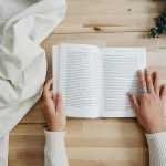 Com isso, é a primeira vez na série histórica que o levantamento conclui que a maioria dos brasileiros não leem livros. (Foto: Pexels)