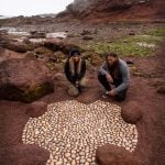 Essas peças desaparecem devido à ação de elementos naturais, como o vento e as marés. (Foto: Reprodução)