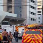 O tenente André, do Corpo de Bombeiros, afirmou que a primeira medida adotada pelos militares foi a da evacuação do hotel. Ele disse que a equipe da perícia já foi acionada para realizar a vistoria do local. (Foto: Reprodução)