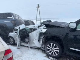 Um engavetamento gigantesco envolvendo cerca de 95 carros aconteceu na rodovia Astana-Petropavlovsk, no Cazaquistão, nesta sexta-feira (3). (Foto: Reprodução)