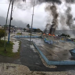 De acordo com o Grupamento de Bombeiros Marítimo (GBMar), a aeronave passou por uma excursão de pista, que é caracterizada quando o avião sai da pista no momento de pouso ou de decolagem. (Foto: Reprodução)