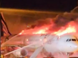 Um incêndio que começou na cauda de um avião no Aeroporto Internacional de Gimhae, na Coreia do Sul, forçou a evacuação dos 169 passageiros e sete tripulantes, nesta terça-feira (28). (Foto: Reprodução)