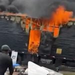 O motorista, que vinha de Fortaleza, havia parado em uma oficina local para realizar uma solda em uma peça do veículo, quando inesperadamente o caminhão começou a queimar. (Foto: Instagram)