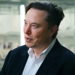 Apesar da promessa de Musk em 2022 de manter a plataforma "politicamente neutra", muitos especialistas acreditam que ele está transformando o X em um megafone da direita (Foto: TED)