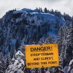 A situação segue sendo monitorada de perto, com as autoridades alertando para o potencial de mais avalanches nos próximos dias (Foto: Unsplash)