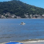 "Coloquei duas pessoas, sentou uma pessoa de 110 quilos do meu lado, e ele navegou. Peguei ondas laterais de jet ski, para ver o carro em termos de estabilidade e segurança. Comecei a colocar todos os dias o carro na água.", disse o mecânico Caio Strumiello, criador do carro anfíbio. (Foto: Reprodução/Redes Sociais)