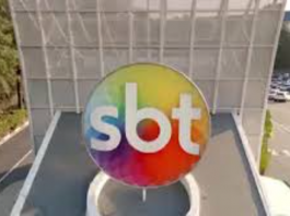 Uma funcionária diz que, em meio a tratamento contra câncer no cérebro, foi demitida do SBT. (Foto: Reprodução/TikTok)