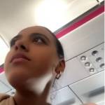 Paris Johnson se envolveu em uma discussão com uma passageira, que exigiu que a jovem parasse de gravar um vídeo no voo por motivo duvidoso. (Foto: Reprodução/TikTok)