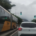 O caso aconteceu na Avenida das Américas, na Barra da Tijuca. (Foto: Reprodução/YouTube)