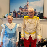 A família do casal organizou um evento temático da Disney de quatro dias, já que os dois não podem mais visitar o amado parque temático devido a idade já avançada. (Foto: Arquivo pessoal)