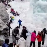 O incidente ocorreu na Cachoeira de Gelo Heishancha, popular por ser um "local de check-in de celebridades" na montanha Qinling, perto da cidade de Xi'an, Shaanxi. (Foto: Reprodução)