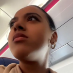 Mas enquanto a jovem tentava ajeitar as madeixas uma mulher ordenou que ela parasse de gravar porque não queria ser filmada, apesar de não estar sendo filmada. (Foto: Reprodução/TikTok)