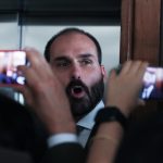 No Instagram, Eduardo Bolsonaro não hesitou em compartilhar o trecho da reportagem e, na legenda, alertou (Foto: Agência Brasil)