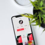 Em um giro surpreendente, a rede social mais popular do planeta, o TikTok, corre o risco de ser banida nos Estados Unidos já na próxima semana (Foto: Unsplash)