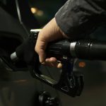 Enquanto isso, os aumentos da gasolina e do diesel ocorreram, principalmente, por conta da reoneração do PIS/Cofins e da alta do ICMS. (Foto: Pexels)