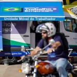 Segundo Ricardo Nunes, a cidade de São Paulo não pode permitir que uma empresa opere sem autorização, especialmente considerando o aumento do número de óbitos no trânsito causados por acidentes de motocicleta. (Foto: Agência Brasil)