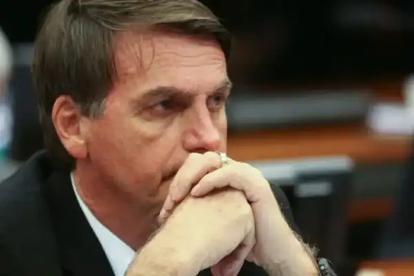 Laudo médico a Moraes mostra que Bolsonaro precisará continuar internado por 14 dias