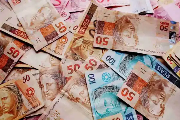 Sonhar com dinheiro: o que isso significa para sua vida financeira