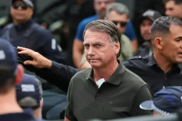 Bolsonaro deixa UTI e é transferido para quarto no Hospital DF Star