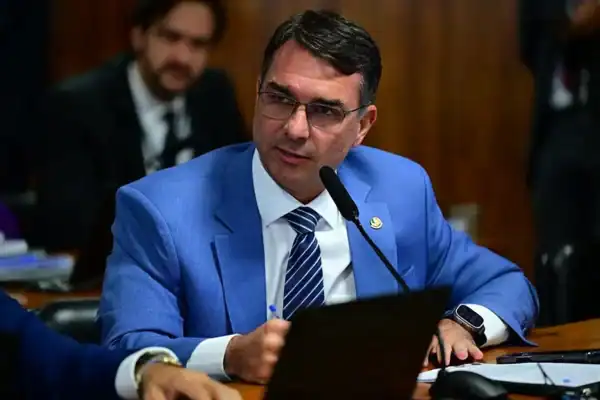 Flávio Bolsonaro revela Tereza Cristina como ‘sonho’ de vice para 2026