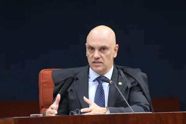 Moraes concede prisão domiciliar a 18 idosos condenados pelos atos de 8 de janeiro