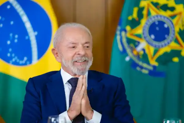 Lula propõe acabar com a escala 6×1 e diz que população busca tempo para ‘namorar’